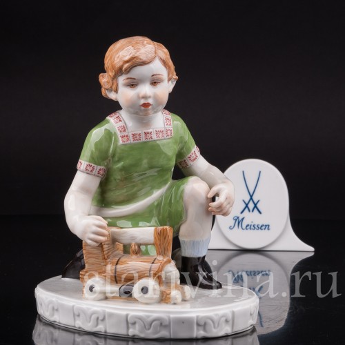 Фарфоровая статуэтка Мальчик с паровозиком, Meissen, Германия, 1987 г.