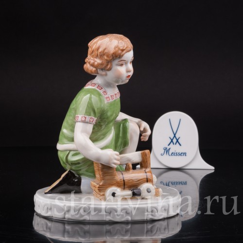 Фарфоровая статуэтка Мальчик с паровозиком, Meissen, Германия, 1987 г.
