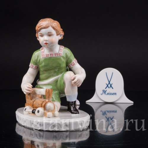 Фарфоровая статуэтка Мальчик с паровозиком, Meissen, Германия, 1987 г.