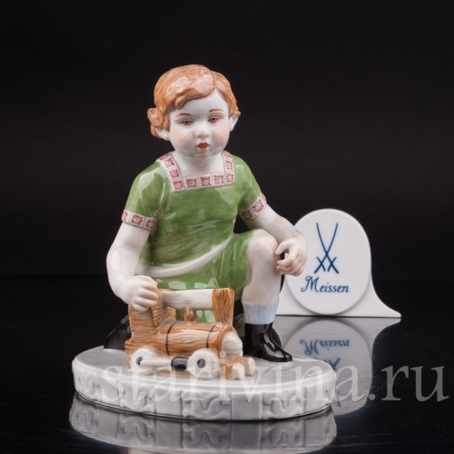 Фарфоровая статуэтка Мальчик с паровозиком, Meissen, Германия, 1987 г.