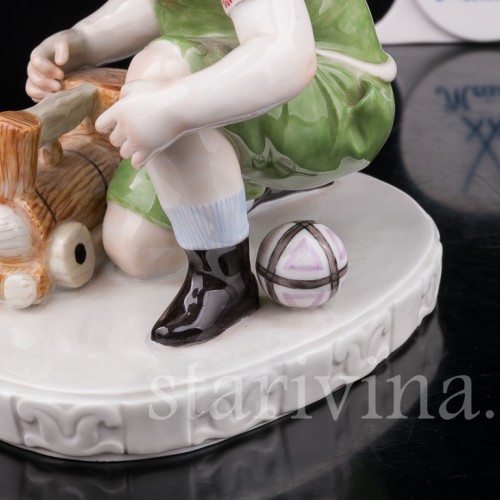 Фарфоровая статуэтка Мальчик с паровозиком, Meissen, Германия, 1987 г.