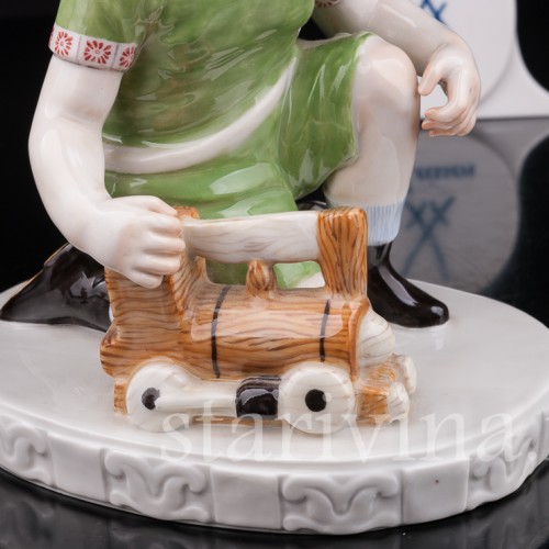 Фарфоровая статуэтка Мальчик с паровозиком, Meissen, Германия, 1987 г.