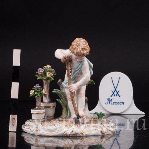 Фарфоровая статуэтка Аллегория земли, путти с лопатой, Meissen, Германия, сер. 19 - нач. 20 вв.