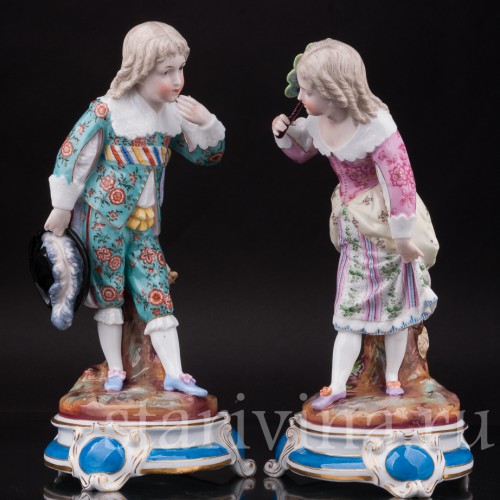 Фарфоровые статуэтки Пара в старинных костюмах, Wallendorf, Германия, 19 в.