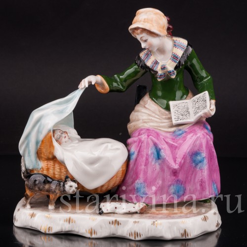 Фарфоровая статуэтка У колыбели (женщина с ребенком) Ackermann & Fritze, Германия, перв. пол. 20 в.