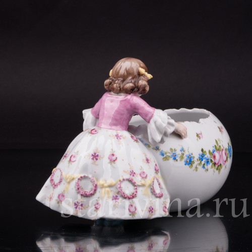 Статуэтка из фарфора Девочка с яйцом, вазочка, Von Schierholz, Германия, 1907 - 1927 гг.