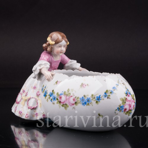 Статуэтка из фарфора Девочка с яйцом, вазочка, Von Schierholz, Германия, 1907 - 1927 гг.