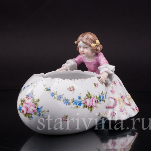 Статуэтка из фарфора Девочка с яйцом, вазочка, Von Schierholz, Германия, 1907 - 1927 гг.