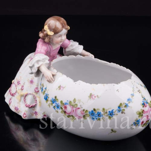 Статуэтка из фарфора Девочка с яйцом, вазочка, Von Schierholz, Германия, 1907 - 1927 гг.