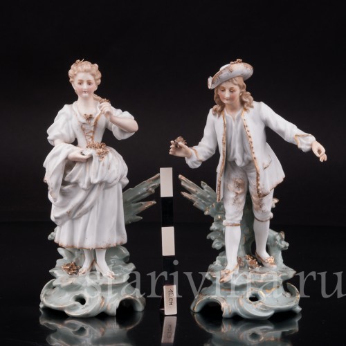 Парные фарфоровые статуэтки Пара с цветами, Volkstedt, Германия, кон. 19 в.