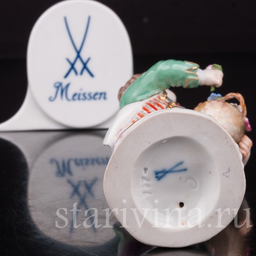 Фарфоровая статуэтка Мальчик с корзиной цветов Meissen, Германия, 1951 г.