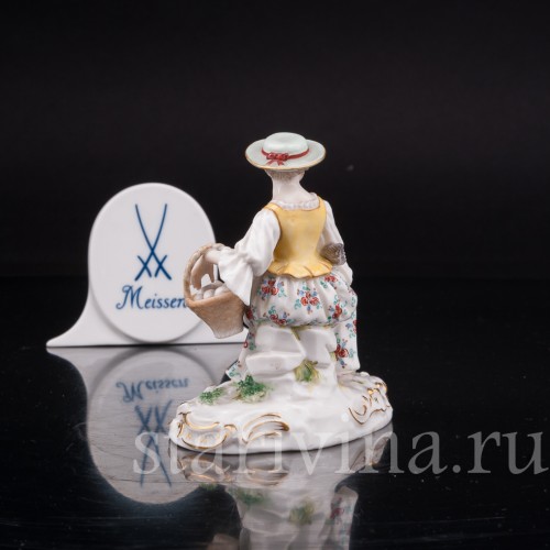 Фигурка из фарфора Девушка с курицей, Meissen, Германия, сер 19 - нач 20 вв.