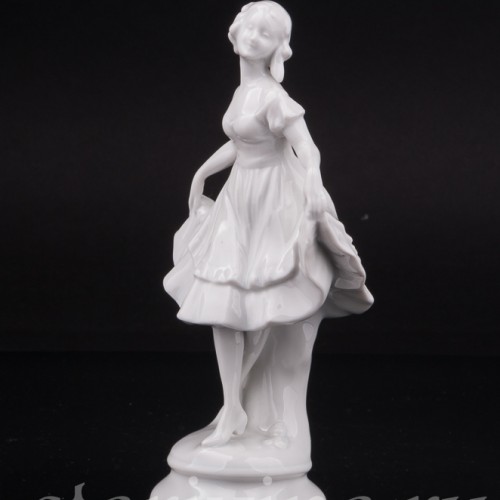 Статуэтка из фарфора Танцующая девушка, Volkstedt, Германия, сер. 20 в.