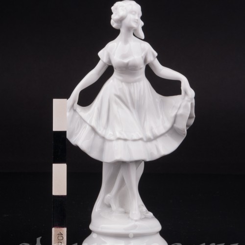 Статуэтка из фарфора Танцующая девушка, Volkstedt, Германия, сер. 20 в.