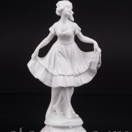 Статуэтка из фарфора Танцующая девушка, Volkstedt, Германия, сер. 20 в.