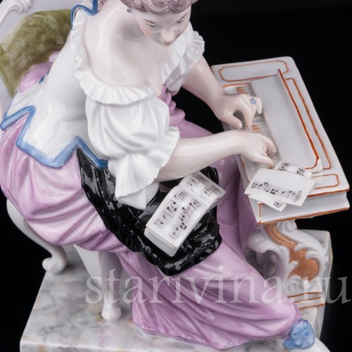 Фарфоровая статуэтка Девушка за клавикордом, Ludwigsburg, Германия, вт. пол. 20 в.