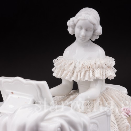 Статуэтка из фарфора Девушка за клавесином, кружевная, Unterweissbach, Германия, 1958-76 гг.