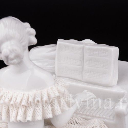 Статуэтка из фарфора Девушка за клавесином, кружевная, Unterweissbach, Германия, 1958-76 гг.