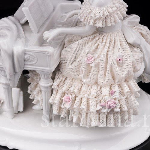 Статуэтка из фарфора Девушка за клавесином, кружевная, Unterweissbach, Германия, 1958-76 гг.