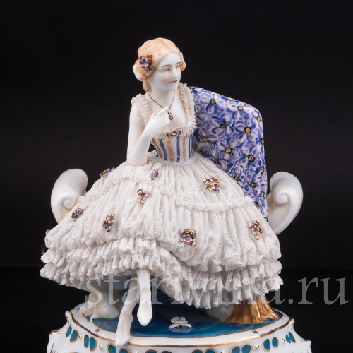 Фарфоровая статуэтка Дама с цветной шалью, кружевная, E. A. Muller, Германия, 1890-1927 ГГ.