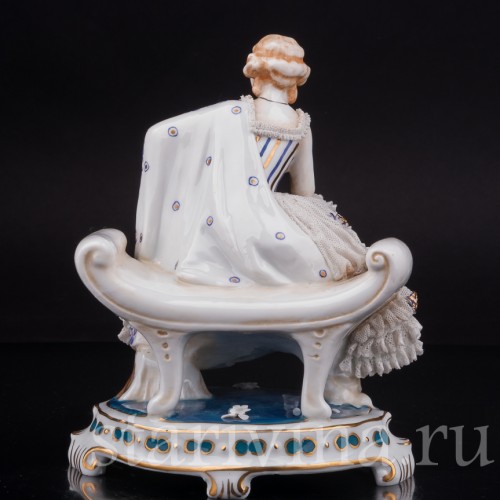 Фарфоровая статуэтка Дама с цветной шалью, кружевная, E. A. Muller, Германия, 1890-1927 ГГ.