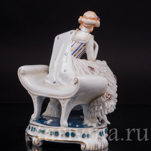 Фарфоровая статуэтка Дама с цветной шалью, кружевная, E. A. Muller, Германия, 1890-1927 ГГ.