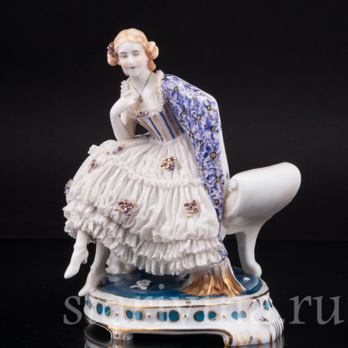 Фарфоровая статуэтка Дама с цветной шалью, кружевная, E. A. Muller, Германия, 1890-1927 ГГ.