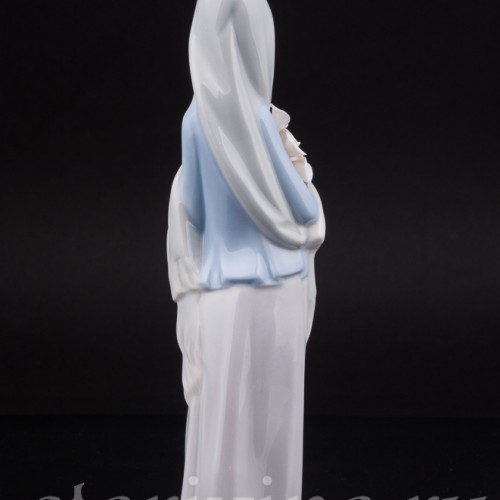 Фигурка девушки из фарфора Девушка с каллами, Lladro, Испания, вт. пол. 20 века.