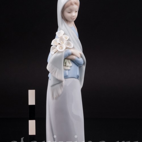 Фигурка девушки из фарфора Девушка с каллами, Lladro, Испания, вт. пол. 20 века.