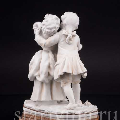 Фарфоровая статуэтка Юные влюбленные, Volkstedt, Германия, кон. 19 - нач. 20 вв.