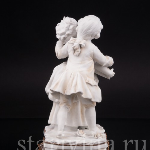 Фарфоровая статуэтка Юные влюбленные, Volkstedt, Германия, кон. 19 - нач. 20 вв.