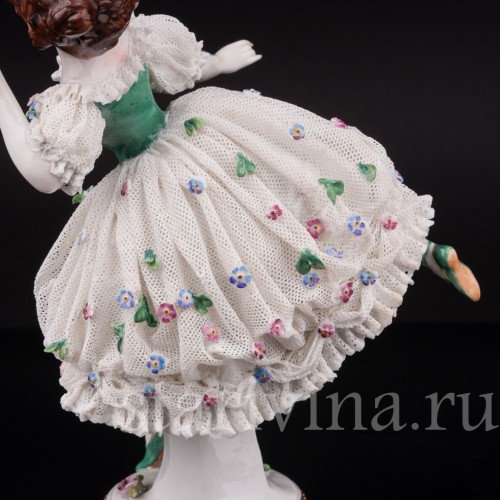 Фарфоровая статуэтка балерины Тамара Карсавина в роли Коломбины, кружевная, Дрезден, Германия, до 1935 года.