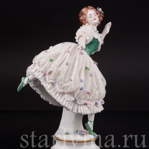 Фарфоровая статуэтка балерины Тамара Карсавина в роли Коломбины, кружевная, Дрезден, Германия, до 1935 года.