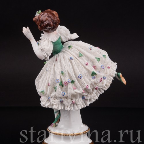 Фарфоровая статуэтка балерины Тамара Карсавина в роли Коломбины, кружевная, Дрезден, Германия, до 1935 года.