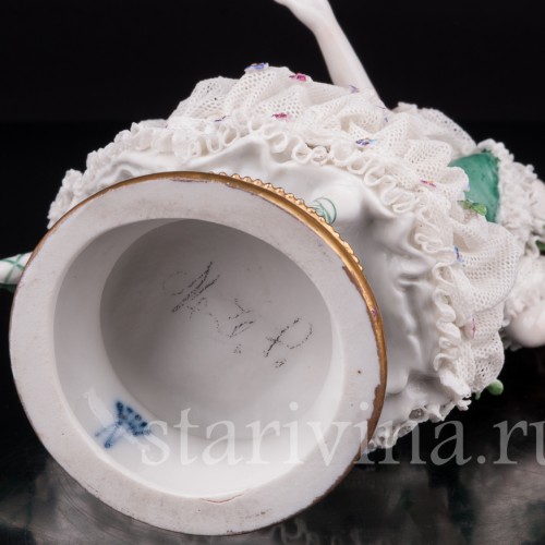 Фарфоровая статуэтка балерины Тамара Карсавина в роли Коломбины, кружевная, Дрезден, Германия, до 1935 года.