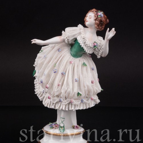 Фарфоровая статуэтка балерины Тамара Карсавина в роли Коломбины, кружевная, Дрезден, Германия, до 1935 года.