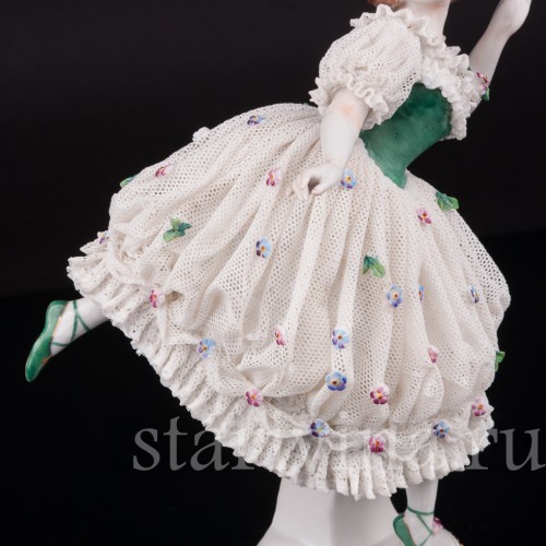 Фарфоровая статуэтка балерины Тамара Карсавина в роли Коломбины, кружевная, Дрезден, Германия, до 1935 года.