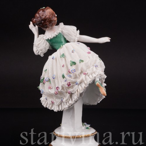 Фарфоровая статуэтка балерины Тамара Карсавина в роли Коломбины, кружевная, Дрезден, Германия, до 1935 года.