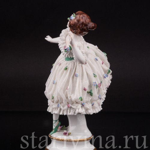 Фарфоровая статуэтка балерины Тамара Карсавина в роли Коломбины, кружевная, Дрезден, Германия, до 1935 года.