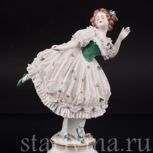 Фарфоровая статуэтка балерины Тамара Карсавина в роли Коломбины, кружевная, Дрезден, Германия, до 1935 года.
