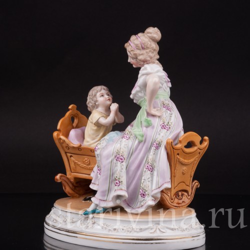 Фарфоровая статуэтка У колыбели, Dressel, Kister & Co, Германия, нач. 20 в.