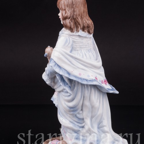 Фигурка из фарфора Колыбельная, девочка с куклами, Royal Worcester, Великобритания, 1989 год.