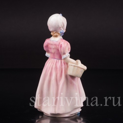 Фигурка девочки из фарфора Звенящий колокольчик, Royal Doulton, Великобритания, пер. пол. 20 века.
