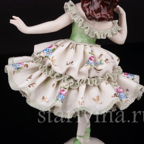 Фарфоровая статуэтка Балерина в зеленом платье, кружевная, Volkstedt, Германия, вт. пол. 20 в.