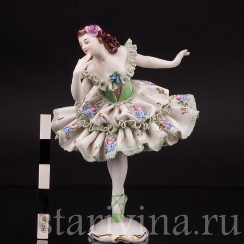 Фарфоровая статуэтка Балерина в зеленом платье, кружевная, Volkstedt, Германия, вт. пол. 20 в.