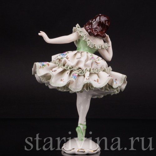 Фарфоровая статуэтка Балерина в зеленом платье, кружевная, Volkstedt, Германия, вт. пол. 20 в.