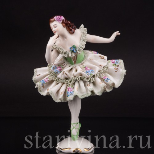 Фарфоровая статуэтка Балерина в зеленом платье, кружевная, Volkstedt, Германия, вт. пол. 20 в.