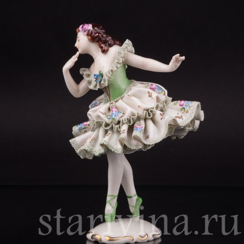 Фарфоровая статуэтка Балерина в зеленом платье, кружевная, Volkstedt, Германия, вт. пол. 20 в.