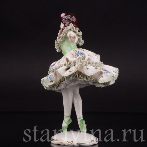 Фарфоровая статуэтка Балерина в зеленом платье, кружевная, Volkstedt, Германия, вт. пол. 20 в.