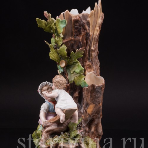 Фарфоровая композиция Дети на качелях, вазочка в виде дуба, Richard Eckert & Co, Германия, кон. 19.